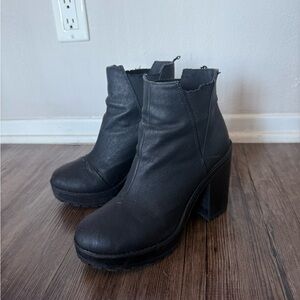Stradivarius Ankle Leather Boots in black